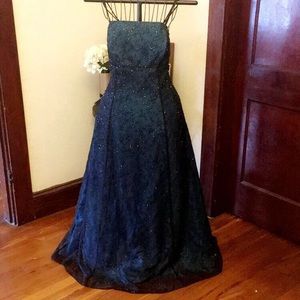 🎉HP🎉 Betsy & Adam black/blue floor length gown